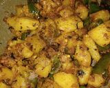 A picture of step 4 of Aalu Shimla mirch ki Chatpati Sabzi.