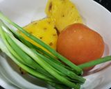 Hình bước làm 1 của món Canh cá chỉ vàng nấu thơm, cà chua