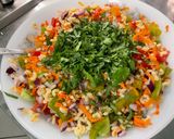 Une image de l'étape 16 de Salade de coquillettes aux carottes, tomates bicolores et oignon rouge.