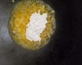 Foto langkah ke 2 dari resep Roti goreng isi sosis bechamel sauce.