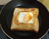Foto langkah ke 5 dari resep Melted Egg & Cheese Bread.