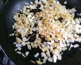 Foto del paso 3 de la receta: Bifes de cerdo con salsa de hongos