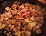 A picture of step 4 of Tortellini with Mushrooms, Prosciutto, and Black Brogiotti Figs.