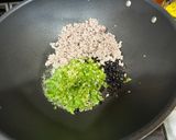 A picture of step 3 of Shrimp with Black Bean Sauce.