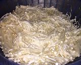 Hình bước làm 2 của món Canh nấm đậu hũ non