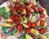 Foto del paso 3 de la receta: Pizza de aguacate y jamón crudo