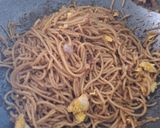 Foto langkah ke 5 dari resep Spaghetti Goreng Telur.
