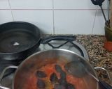 Foto del paso 2 de la receta: Muslitos de pollo estofados con ciruelas
