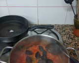 Foto del paso 2 de la receta: Muslitos de pollo estofados con ciruelas