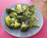 Foto del paso 1 de la receta Brócoli gratinada con aceite de pistacho