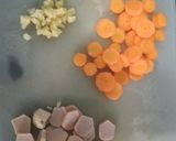 Foto langkah ke 1 dari resep Sayur sop sosis.
