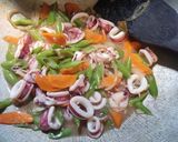 Foto langkah ke 3 dari resep Tumis Cumi Buncis.