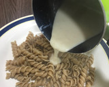 Foto del paso 4 de la receta: Tallarines con salsa blanca, champiñones y camarones