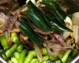 A picture of step 4 of Green Chilli Chicken Mince Curry.