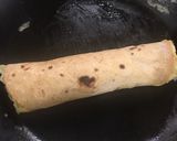 A picture of step 5 of Egg Roll.