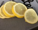 Une image de l'étape 7 de Cassolettes de saumon aux prunes, citron et champignons de Paris.