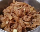 Foto langkah ke 3 dari resep Tumis daging saus kecap sat set bumbu simple.