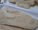 Foto del paso 1 de la receta: Milanesas de pescado (sin complicaciones) y hojas de espinaca
