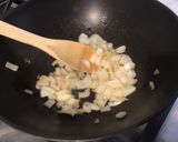 Une image de l'étape 4 de Soupe asiatique aux nouilles de saba, crevettes, légumes et menthe.