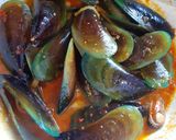 Foto langkah ke 4 dari resep Kerang Hijau Saus Padang.