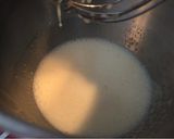 Foto del paso 3 de la receta Tarta rellena de mermelada de fresa y cobertura de chocolate blanco