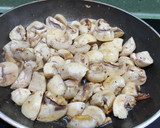 Foto del paso 3 de la receta: Champiñón con gambones
