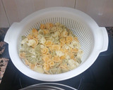 Foto del paso 1 de la receta: Ensalada de pasta tres delicias