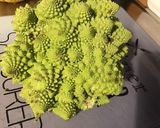 Une image de l'étape 1 de Pommes grenailles au chou romanesco et dulce.