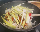 Foto del paso 2 de la receta: Pollo al wok rápido y fácil