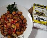 Foto langkah ke 7 dari resep Oseng Kentang Ayam Cincang.