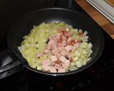 Foto del paso 2 de la receta: Pechugas de pavo con patatas, bacon y queso Reblochon
