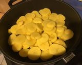 Une image de l'étape 3 de Pommes de terre et poivrons rouges aux herbes aromatiques.