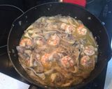 Foto del paso 3 de la receta Macarrones con langostinos, setas y atún