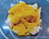 Foto del passaggio 1 della ricetta Pollo con Curcuma e Yogurt Greco