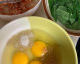 Foto langkah ke 1 dari resep Telur Dadar Daun Ginseng.