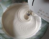 Foto langkah ke 3 dari resep Bolu Mawar Lembut.
