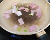 A picture of step 2 of Ham Fried Rice (ハムチャハン).