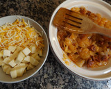 Foto del paso 2 de la receta: Empanadas de cebolla, chorizo colorado y quesos