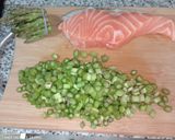 Foto del paso 2 de la receta: Salmón a la Plancha al Limón y espárragos verdes