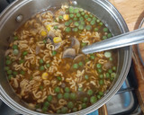 Foto del paso 3 de la receta: Sopa de champiñones con fideos y huevo