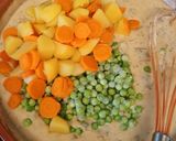 A picture of step 4 of Creamy veggie pie.