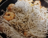 Foto del paso 4 de la receta: Langostinos con gulas