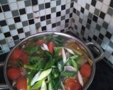 Foto langkah ke 4 dari resep Sup gurame asam segar.