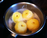 Foto del paso 3 de la receta: Manzana Golden en almíbar sobre natillas