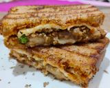 A picture of step 6 of Cheesy Sandwich with potato and green peas filling.