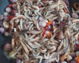 Foto langkah ke 3 dari resep Tumis brambang dan udang.