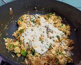 A picture of step 3 of Methi paneer mini parata.