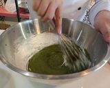 Hình bước làm 3 của món Matcha roll cake