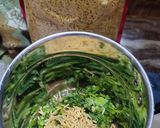 हरे धनिए की भुजिया चटनी (hare dhaniye ki bhujiya chutney recipe in Hindi) रेसिपी चरण 1 फोटो