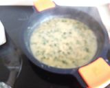 Foto del paso 3 de la receta: Cocochas en salsa verde